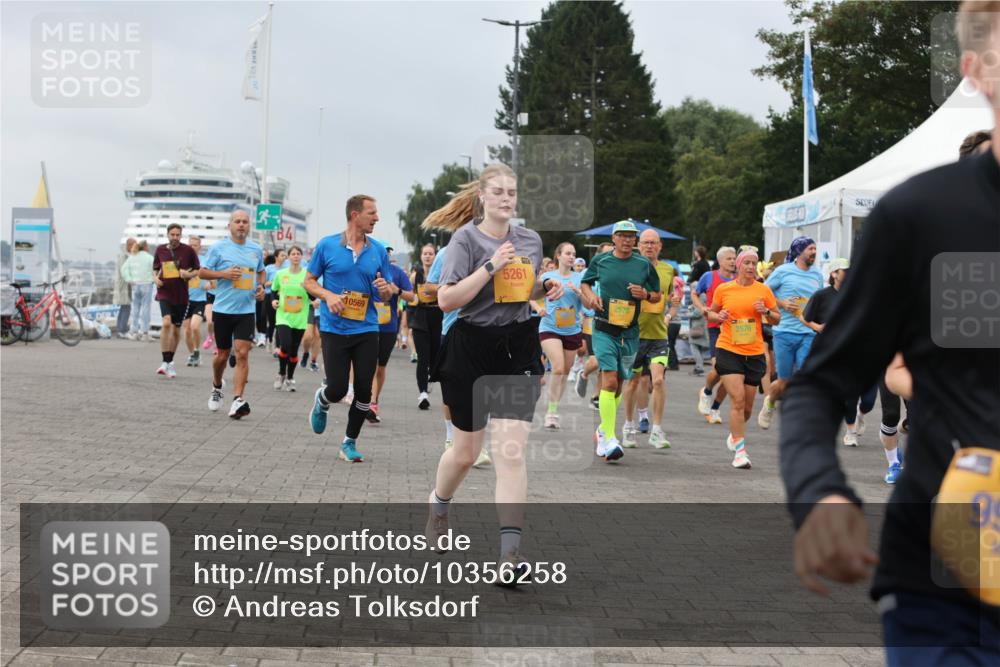 13.09.2026 - Kiel Lauf Andreas Tolksdorf http://msf.ph/oto/10356258 13.09.2026 09:59:01 Kiellinie 10569, 5261, 2576, 99 meine-sportfotos.de