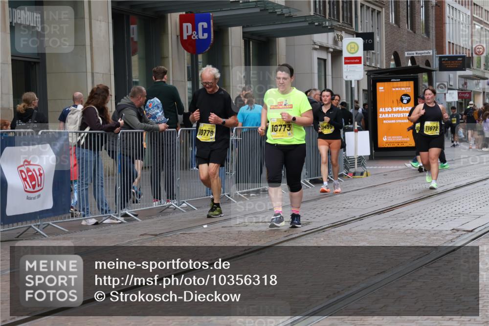13.09.2026 - 21. swb-Marathon Bremen Strokosch-Dieckow http://msf.ph/oto/10356318 13.09.2026 11:16:59 Ziel 10335, 10472, 10773, 10779, 10979, 11355, 11495, 11672, 12101, 10295, 10679, 10999, 11456, 11461, 11653, 11867, 12089, 12287 meine-sportfotos.de