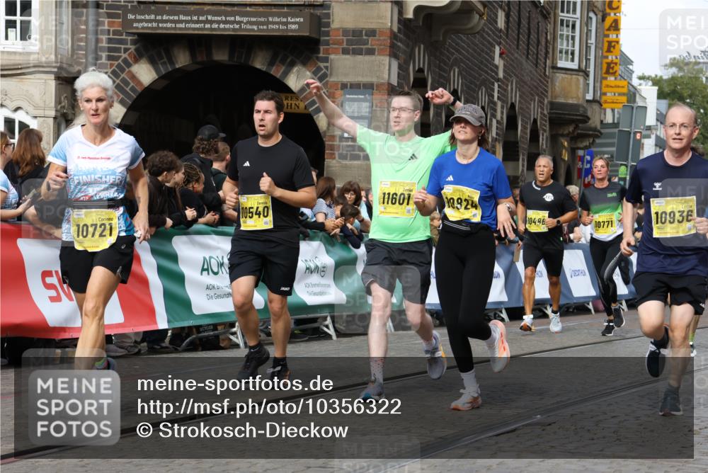 13.09.2026 - 21. swb-Marathon Bremen Strokosch-Dieckow http://msf.ph/oto/10356322 13.09.2026 10:56:49 Ziel 10184, 10211, 10240, 10322, 10356, 10372, 10670, 10675, 10844, 11069, 11256, 11317, 11349, 11407, 11795, 11844, 11855, 11871, 11911, 11996, 12543, 10157, 10408, 10610, 11000, 11079, 11328, 11946, 12032 meine-sportfotos.de