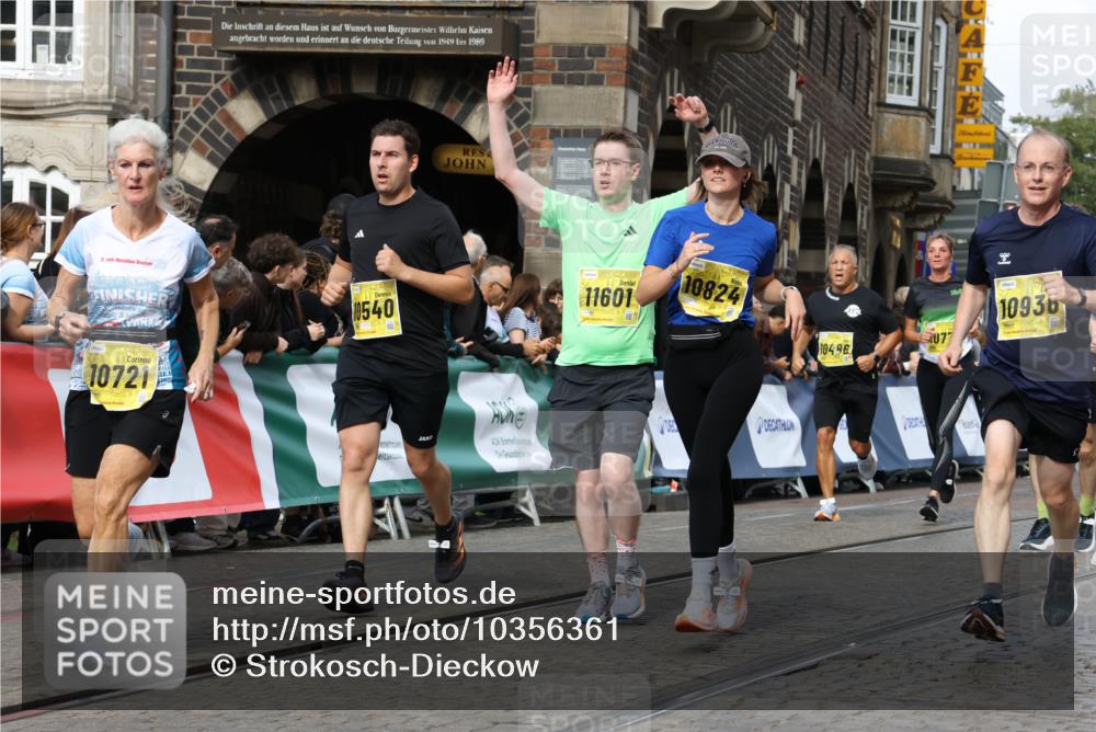 13.09.2026 - 21. swb-Marathon Bremen Strokosch-Dieckow http://msf.ph/oto/10356361 13.09.2026 10:56:49 Ziel 10184, 10211, 10240, 10322, 10356, 10372, 10670, 10675, 10844, 11069, 11256, 11317, 11349, 11407, 11795, 11844, 11855, 11871, 11911, 11996, 12543, 10157, 10408, 10610, 11000, 11079, 11328, 11946, 12032 meine-sportfotos.de