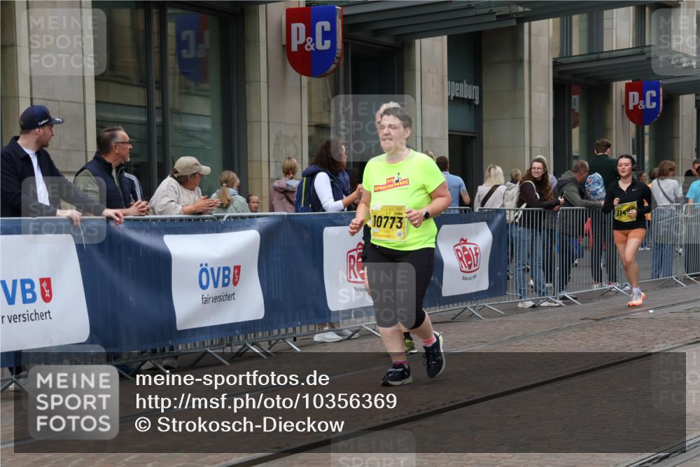 13.09.2026 - 21. swb-Marathon Bremen Strokosch-Dieckow http://msf.ph/oto/10356369 13.09.2026 11:17:02 Ziel 10335, 10472, 10773, 10779, 10979, 11355, 11495, 11672, 11709, 12101, 12334, 10295, 10335, 10679, 10999, 11355, 11456, 11461, 11653, 11867, 12089, 12287 meine-sportfotos.de