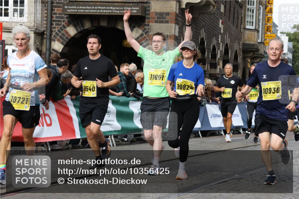 13.09.2026 - 21. swb-Marathon Bremen Strokosch-Dieckow http://msf.ph/oto/10356425 13.09.2026 10:56:50 Ziel 10184, 10211, 10240, 10322, 10356, 10372, 10675, 10721, 10824, 10844, 10936, 11069, 11256, 11317, 11349, 11407, 11601, 11795, 11844, 11855, 11871, 11911, 11996, 12543, 10157, 10408, 10610, 10772, 11000, 11079, 11328, 11946, 12032 meine-sportfotos.de