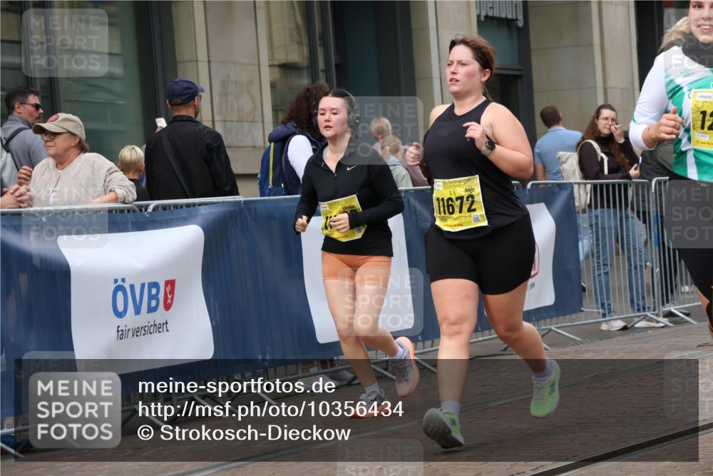 13.09.2026 - 21. swb-Marathon Bremen Strokosch-Dieckow http://msf.ph/oto/10356434 13.09.2026 11:17:05 Ziel 10472, 10773, 10779, 10979, 11495, 11672, 11709, 12101, 12334, 10295, 10335, 10679, 10999, 11355, 11456, 11461, 11653, 11867, 12089, 12287 meine-sportfotos.de
