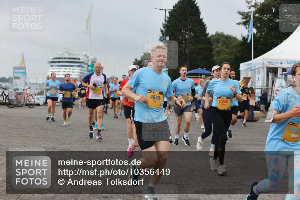 13.09.2026 - Kiel Lauf Andreas Tolksdorf http://msf.ph/oto/10356449 13.09.2026 09:59:09 Kiellinie 10411, 38, 4678, 10061, 4, 1273 meine-sportfotos.de