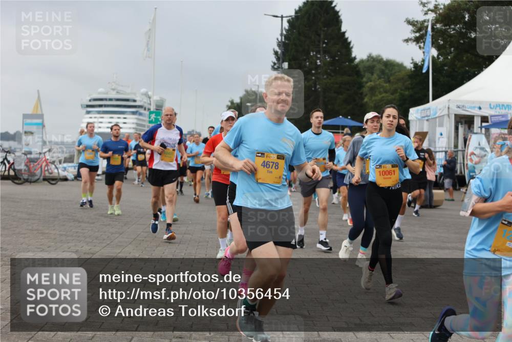 13.09.2026 - Kiel Lauf Andreas Tolksdorf http://msf.ph/oto/10356454 13.09.2026 09:59:09 Kiellinie 10411, 4678, 39, 10061 meine-sportfotos.de