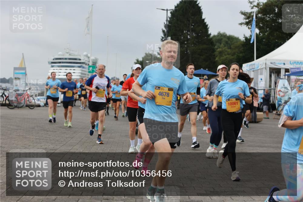 13.09.2026 - Kiel Lauf Andreas Tolksdorf http://msf.ph/oto/10356456 13.09.2026 09:59:09 Kiellinie 10411, 38, 4678, 38, 10061 meine-sportfotos.de