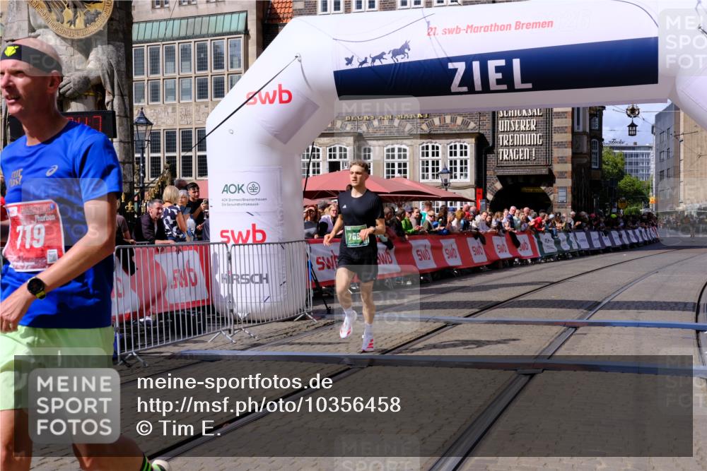 13.09.2026 - 21. swb-Marathon Bremen Tim E. http://msf.ph/oto/10356458 13.09.2026 12:50:36 Ziel 520, 4232, 7692 meine-sportfotos.de