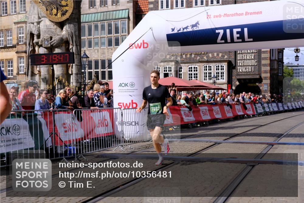 13.09.2026 - 21. swb-Marathon Bremen Tim E. http://msf.ph/oto/10356481 13.09.2026 12:50:36 Ziel 520, 4232, 7692 meine-sportfotos.de