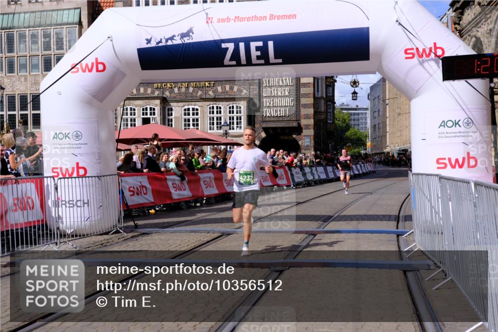 13.09.2026 - 21. swb-Marathon Bremen Tim E. http://msf.ph/oto/10356512 13.09.2026 12:50:45 Ziel 520, 4232, 8075 meine-sportfotos.de