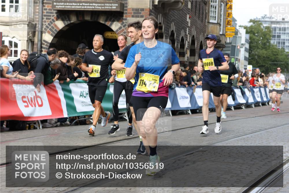 13.09.2026 - 21. swb-Marathon Bremen Strokosch-Dieckow http://msf.ph/oto/10356519 13.09.2026 10:56:52 Ziel 10240, 10356, 10372, 10540, 10675, 10721, 10824, 10844, 10936, 11064, 11069, 11256, 11317, 11349, 11407, 11474, 11601, 11795, 11844, 11855, 11871, 11911, 11996, 12543, 10157, 10408, 10772, 11000, 11079, 11328, 11946, 12032 meine-sportfotos.de