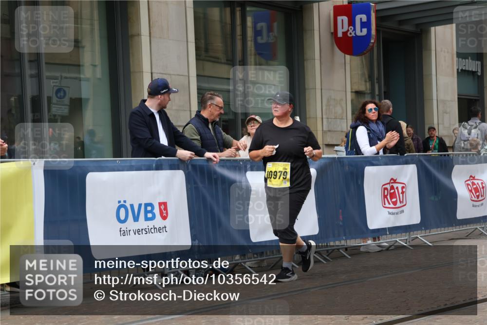 13.09.2026 - 21. swb-Marathon Bremen Strokosch-Dieckow http://msf.ph/oto/10356542 13.09.2026 11:17:12 Ziel 10472, 10756, 10773, 10779, 10979, 11709, 12292, 12334, 10295, 10335, 10999, 11355, 11461, 11495, 11653, 11672, 11867, 12089, 12101, 12287 meine-sportfotos.de