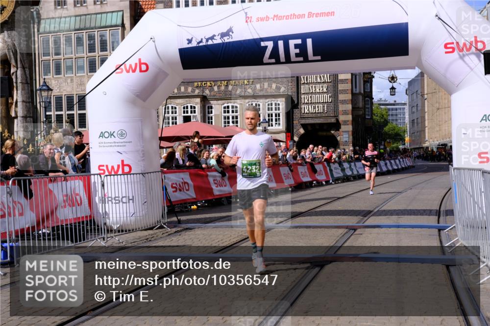 13.09.2026 - 21. swb-Marathon Bremen Tim E. http://msf.ph/oto/10356547 13.09.2026 12:50:45 Ziel 520, 4232, 8075 meine-sportfotos.de