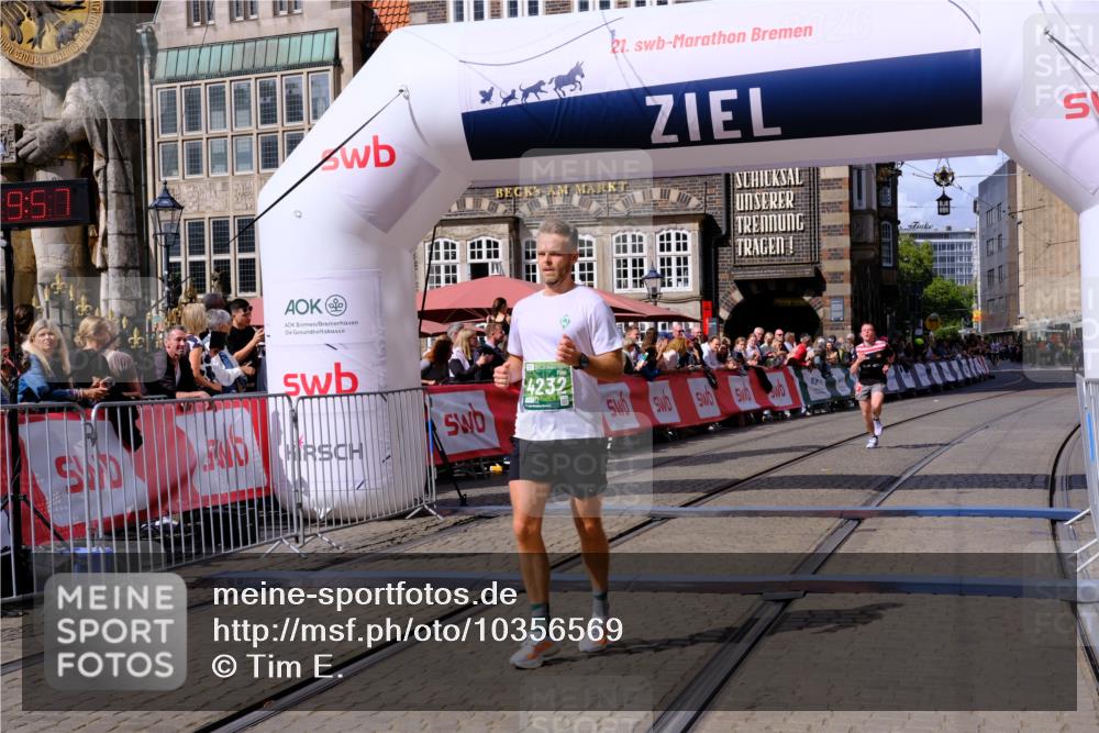 13.09.2026 - 21. swb-Marathon Bremen Tim E. http://msf.ph/oto/10356569 13.09.2026 12:50:46 Ziel 520, 4232, 8075 meine-sportfotos.de
