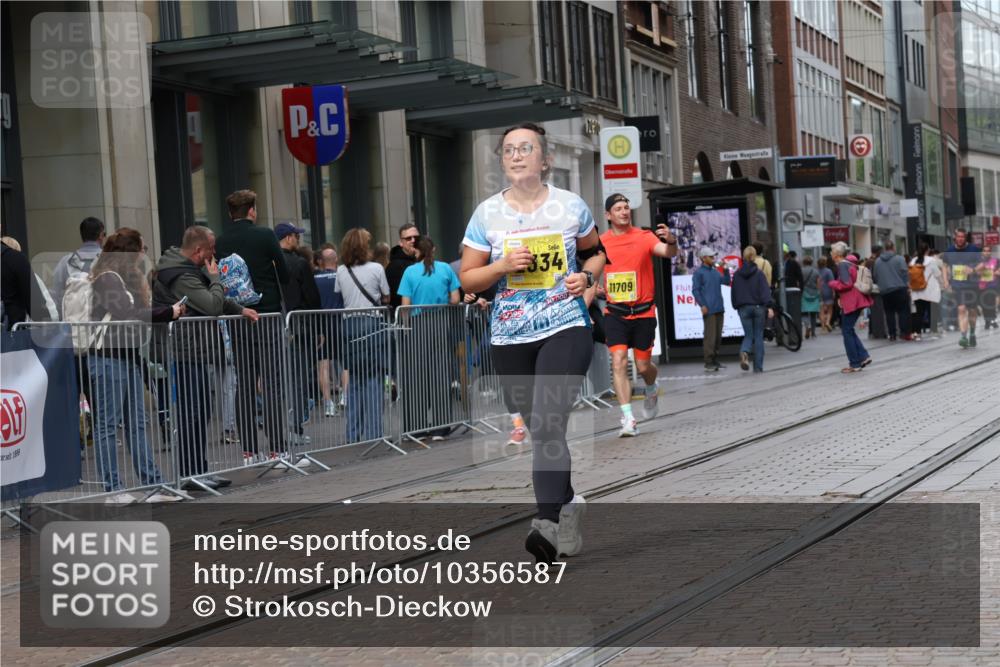 13.09.2026 - 21. swb-Marathon Bremen Strokosch-Dieckow http://msf.ph/oto/10356587 13.09.2026 11:17:14 Ziel 10472, 10756, 10773, 10979, 11709, 12292, 12334, 10295, 10335, 10779, 10999, 11355, 11461, 11495, 11653, 11672, 12101, 12287 meine-sportfotos.de
