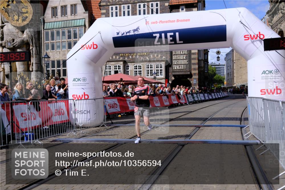13.09.2026 - 21. swb-Marathon Bremen Tim E. http://msf.ph/oto/10356594 13.09.2026 12:50:48 Ziel 520, 4232, 8075 meine-sportfotos.de