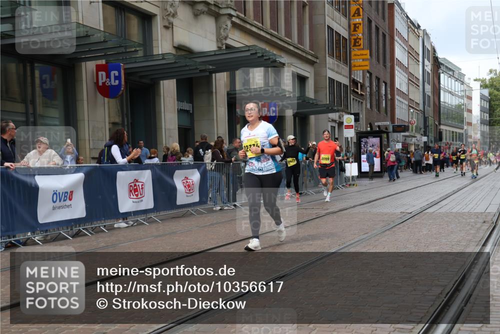 13.09.2026 - 21. swb-Marathon Bremen Strokosch-Dieckow http://msf.ph/oto/10356617 13.09.2026 11:17:15 Ziel 10472, 10756, 10773, 10979, 11709, 12292, 12334, 10295, 10335, 10773, 10779, 10999, 11355, 11461, 11495, 11653, 11672, 12101, 12287 meine-sportfotos.de