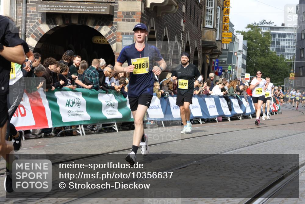 13.09.2026 - 21. swb-Marathon Bremen Strokosch-Dieckow http://msf.ph/oto/10356637 13.09.2026 10:56:53 Ziel 10240, 10356, 10372, 10540, 10675, 10721, 10824, 10844, 10936, 11064, 11069, 11256, 11317, 11349, 11407, 11474, 11601, 11795, 11844, 11855, 11871, 11911, 11996, 12543, 10157, 10408, 10772, 11000, 11079, 11328, 11946, 12032 meine-sportfotos.de