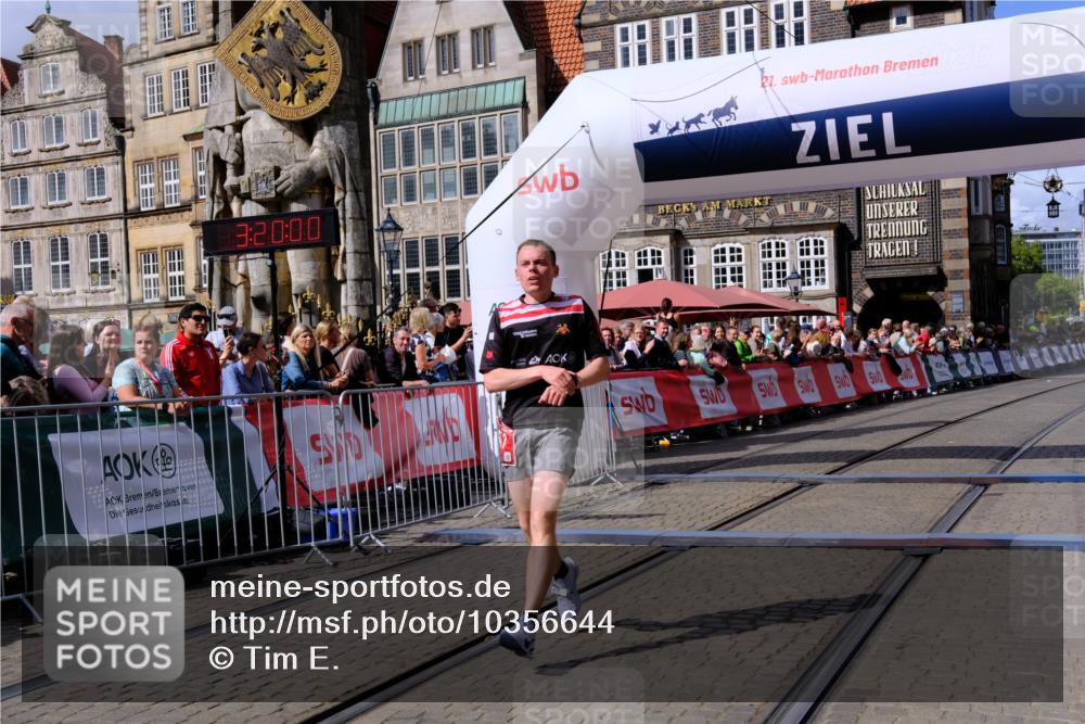13.09.2026 - 21. swb-Marathon Bremen Tim E. http://msf.ph/oto/10356644 13.09.2026 12:50:49 Ziel 520, 4232, 8075 meine-sportfotos.de