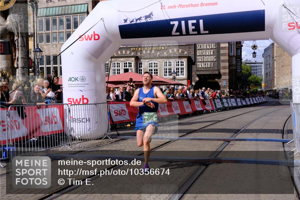 13.09.2026 - 21. swb-Marathon Bremen Tim E. http://msf.ph/oto/10356674 13.09.2026 12:50:57 Ziel 668, 8075 meine-sportfotos.de