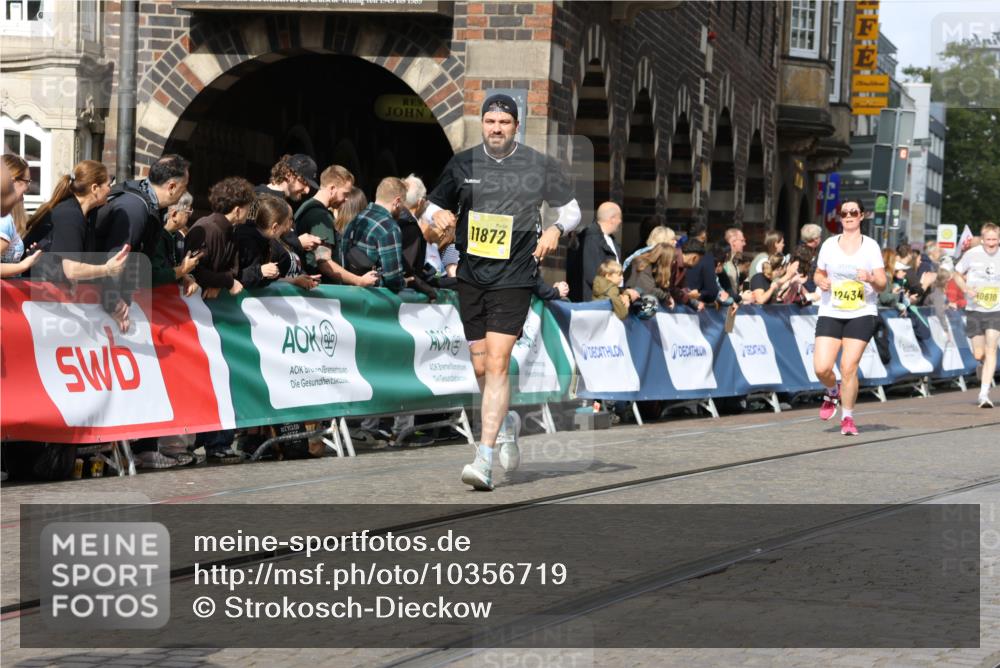 13.09.2026 - 21. swb-Marathon Bremen Strokosch-Dieckow http://msf.ph/oto/10356719 13.09.2026 10:56:55 Ziel 10240, 10356, 10372, 10486, 10540, 10675, 10721, 10771, 10824, 10844, 10888, 10936, 11064, 11069, 11256, 11349, 11407, 11474, 11601, 11795, 11844, 11855, 11871, 11911, 11996, 12543, 10157, 10408, 10700, 10772, 11000, 11236, 11292, 11328, 11484, 11946, 12032 meine-sportfotos.de