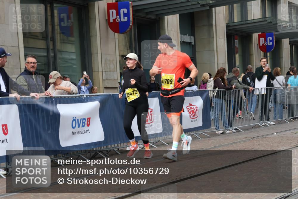 13.09.2026 - 21. swb-Marathon Bremen Strokosch-Dieckow http://msf.ph/oto/10356729 13.09.2026 11:17:19 Ziel 10472, 10756, 10979, 11367, 11709, 11932, 12226, 12292, 12334, 10295, 10335, 10773, 10779, 10999, 11355, 11461, 11495, 11653, 11672, 12101, 12287 meine-sportfotos.de