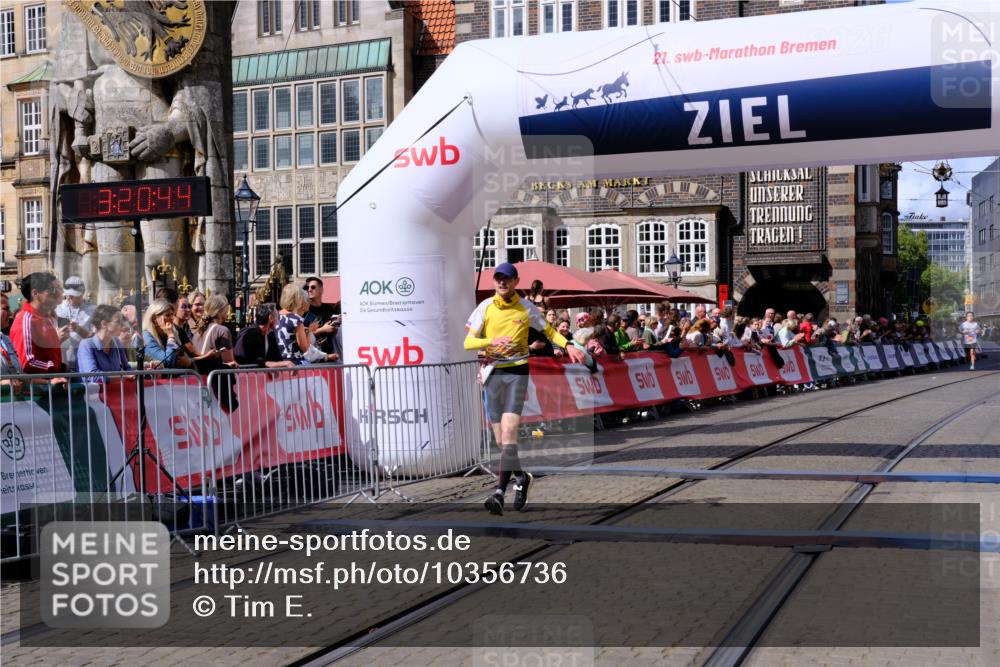 13.09.2026 - 21. swb-Marathon Bremen Tim E. http://msf.ph/oto/10356736 13.09.2026 12:51:32 Ziel 858, 1453, 3617, 13033 meine-sportfotos.de