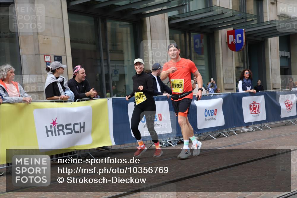 13.09.2026 - 21. swb-Marathon Bremen Strokosch-Dieckow http://msf.ph/oto/10356769 13.09.2026 11:17:20 Ziel 10472, 10756, 10979, 11367, 11709, 11932, 12226, 12292, 12334, 10295, 10335, 10773, 10779, 10999, 11355, 11461, 11495, 11653, 11672, 12101, 12287 meine-sportfotos.de