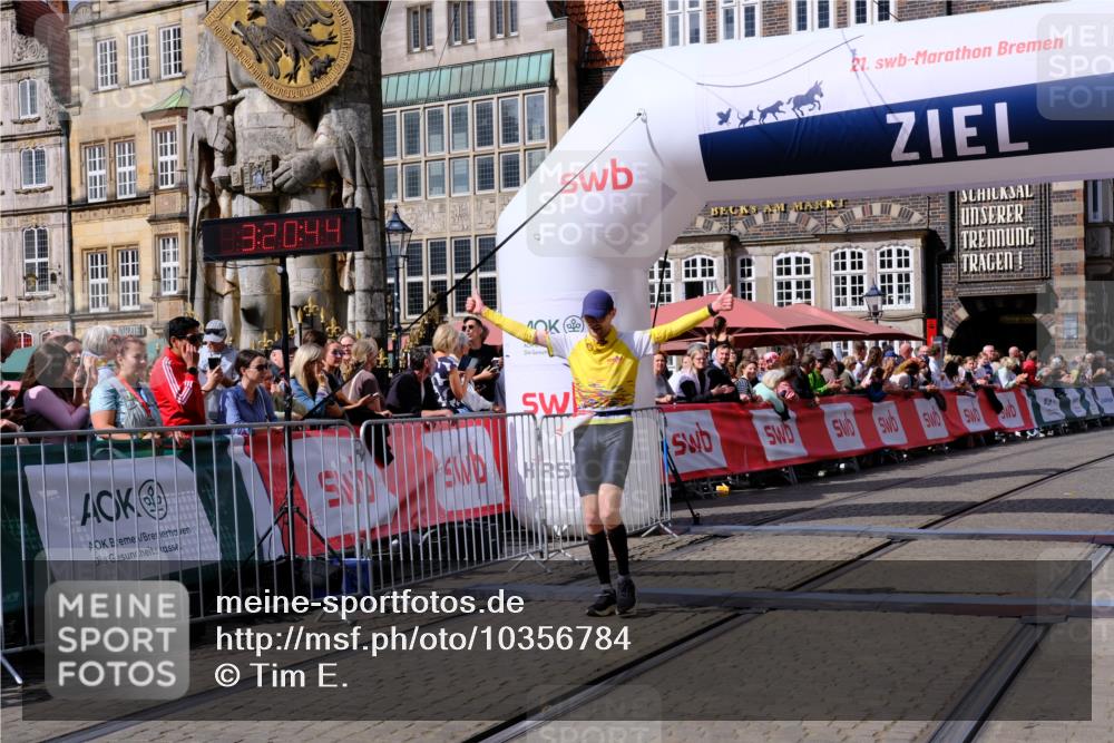 13.09.2026 - 21. swb-Marathon Bremen Tim E. http://msf.ph/oto/10356784 13.09.2026 12:51:33 Ziel 858, 1453, 3617, 13033 meine-sportfotos.de