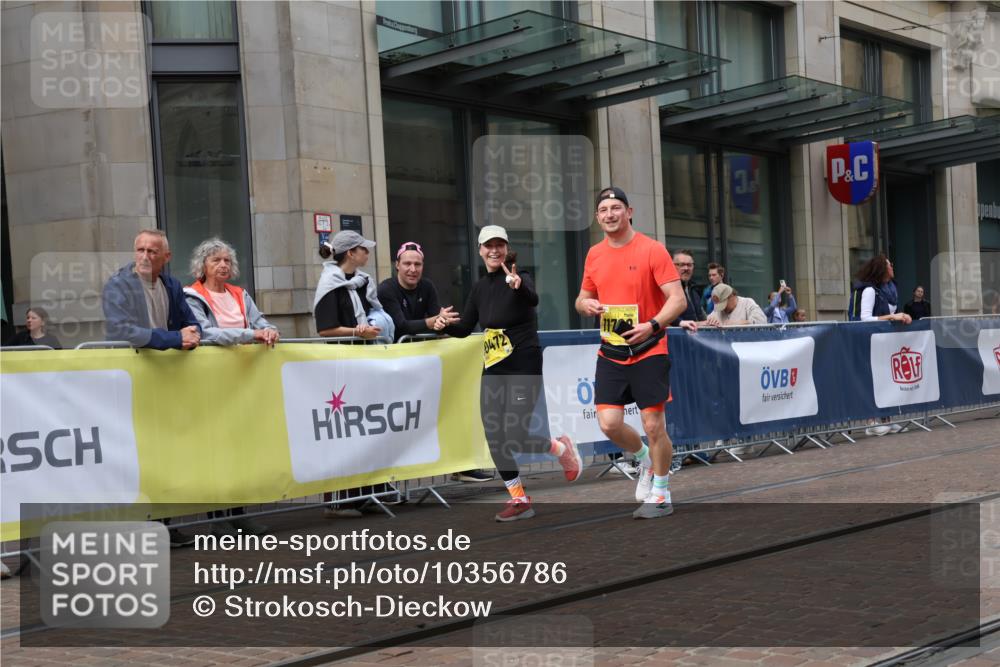 13.09.2026 - 21. swb-Marathon Bremen Strokosch-Dieckow http://msf.ph/oto/10356786 13.09.2026 11:17:21 Ziel 10472, 10756, 10979, 11367, 11709, 11932, 12226, 12292, 12334, 10295, 10335, 10773, 10779, 10999, 11355, 11461, 11495, 11653, 11672, 12101, 12287 meine-sportfotos.de