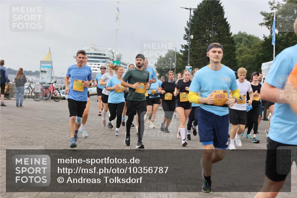 13.09.2026 - Kiel Lauf Andreas Tolksdorf http://msf.ph/oto/10356787 13.09.2026 09:59:23 Kiellinie 2920, 7001, 8163, 5788 meine-sportfotos.de