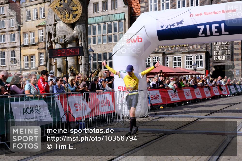 13.09.2026 - 21. swb-Marathon Bremen Tim E. http://msf.ph/oto/10356794 13.09.2026 12:51:33 Ziel 858, 1453, 3617, 13033 meine-sportfotos.de