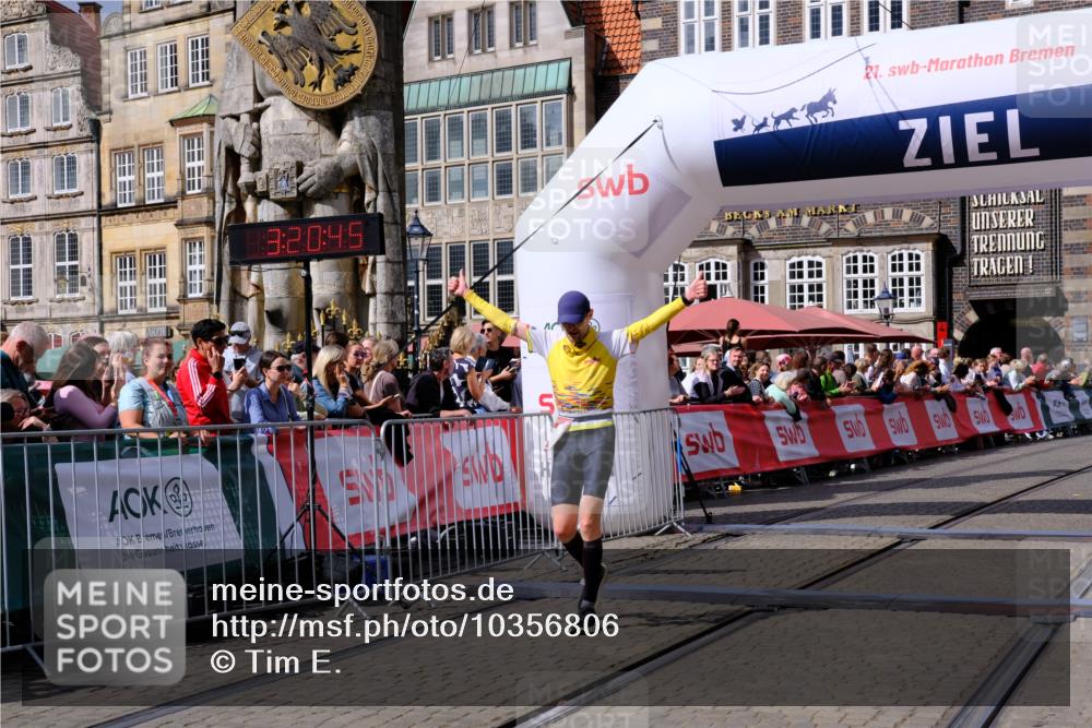 13.09.2026 - 21. swb-Marathon Bremen Tim E. http://msf.ph/oto/10356806 13.09.2026 12:51:34 Ziel 858, 1453, 3617, 13033 meine-sportfotos.de