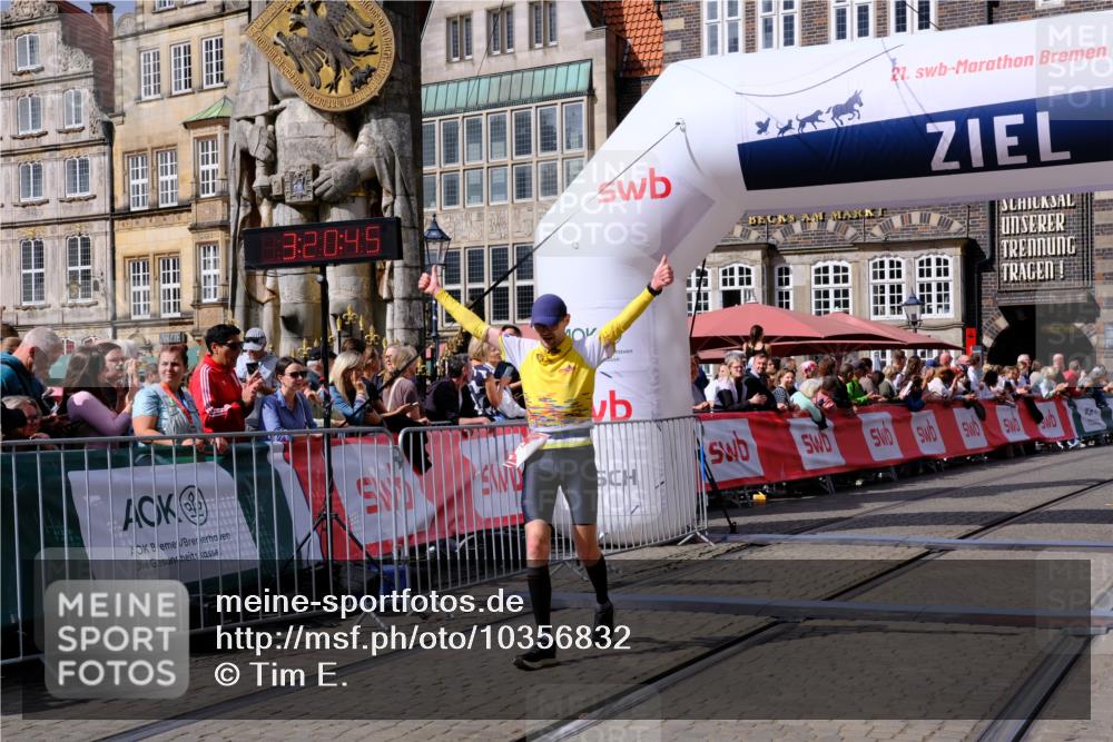 13.09.2026 - 21. swb-Marathon Bremen Tim E. http://msf.ph/oto/10356832 13.09.2026 12:51:34 Ziel 858, 1453, 3617, 13033 meine-sportfotos.de