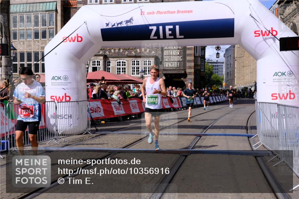 13.09.2026 - 21. swb-Marathon Bremen Tim E. http://msf.ph/oto/10356916 13.09.2026 12:51:44 Ziel 3617, 13033 meine-sportfotos.de
