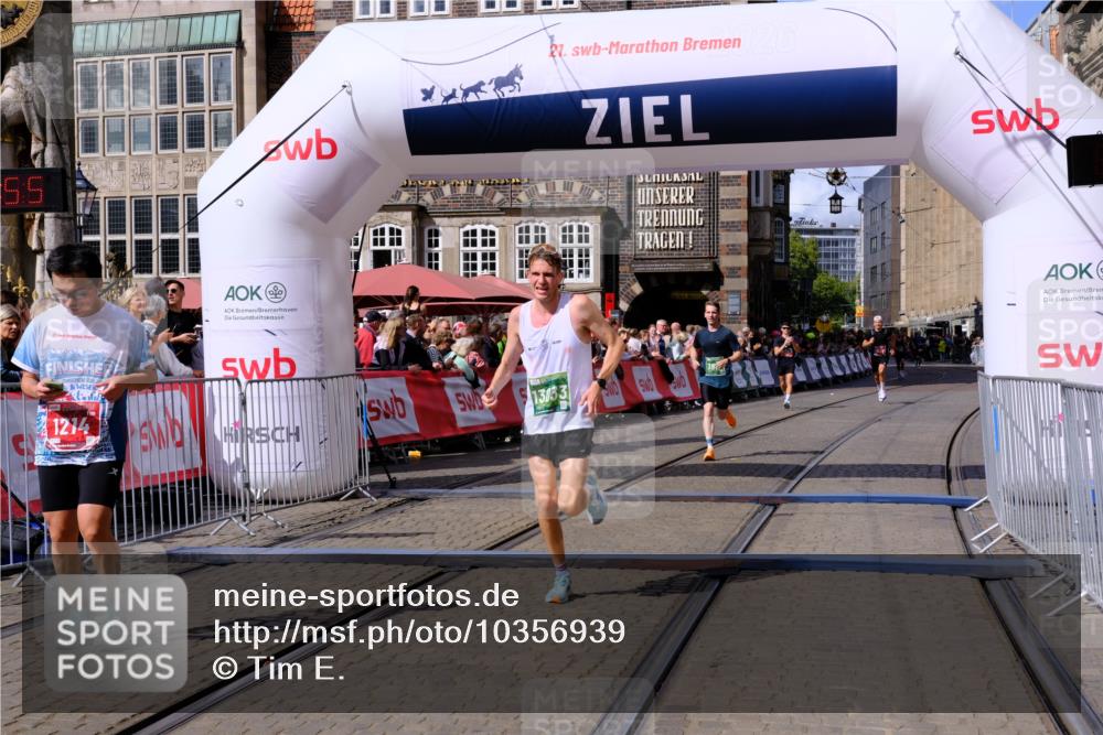 13.09.2026 - 21. swb-Marathon Bremen Tim E. http://msf.ph/oto/10356939 13.09.2026 12:51:44 Ziel 3617, 13033 meine-sportfotos.de
