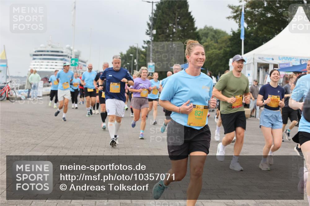 13.09.2026 - Kiel Lauf Andreas Tolksdorf http://msf.ph/oto/10357071 13.09.2026 09:59:33 Kiellinie 49, 821, 413, 1013 meine-sportfotos.de