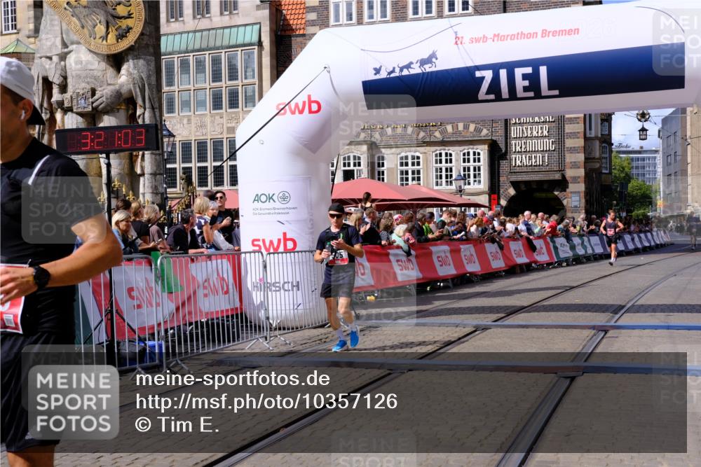 13.09.2026 - 21. swb-Marathon Bremen Tim E. http://msf.ph/oto/10357126 13.09.2026 12:51:52 Ziel 3617 meine-sportfotos.de