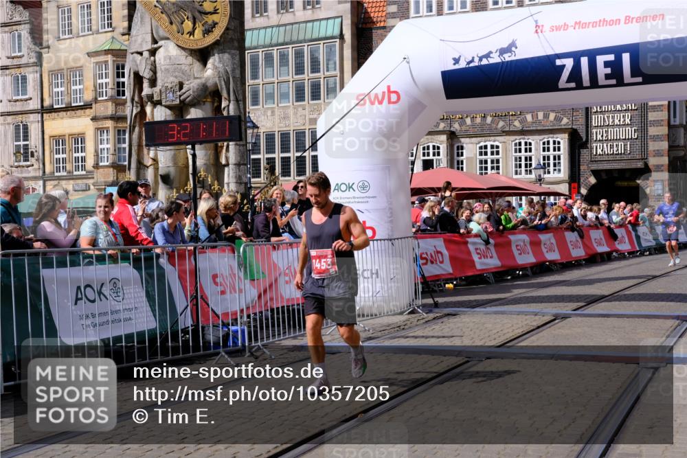 13.09.2026 - 21. swb-Marathon Bremen Tim E. http://msf.ph/oto/10357205 13.09.2026 12:52:00 Ziel 482, 943, 1126 meine-sportfotos.de