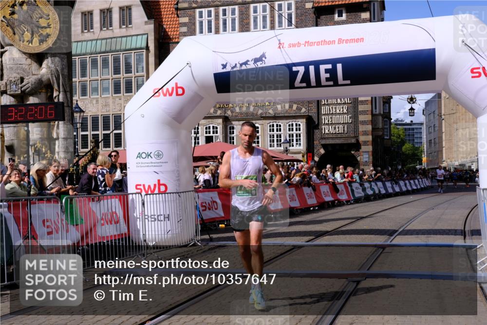 13.09.2026 - 21. swb-Marathon Bremen Tim E. http://msf.ph/oto/10357647 13.09.2026 12:52:55 Ziel 525, 553, 7768, 8729 meine-sportfotos.de