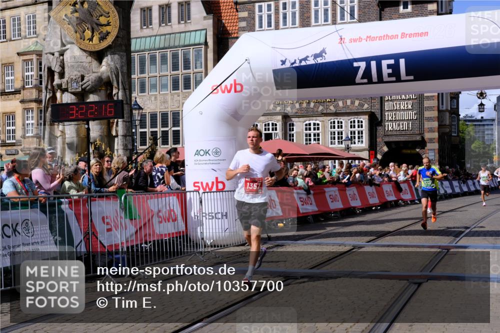 13.09.2026 - 21. swb-Marathon Bremen Tim E. http://msf.ph/oto/10357700 13.09.2026 12:53:05 Ziel 417, 553, 2100, 7244, 8729 meine-sportfotos.de