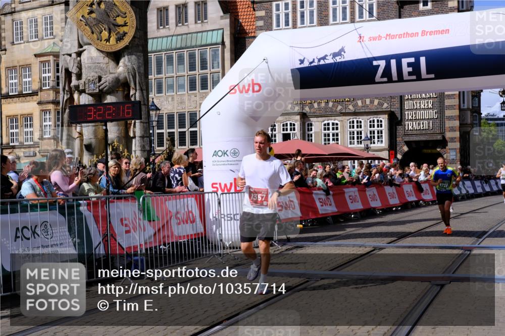 13.09.2026 - 21. swb-Marathon Bremen Tim E. http://msf.ph/oto/10357714 13.09.2026 12:53:05 Ziel 417, 553, 2100, 7244, 8729 meine-sportfotos.de