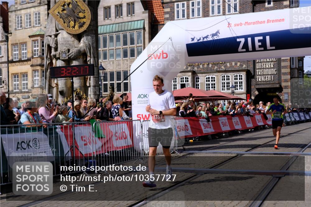 13.09.2026 - 21. swb-Marathon Bremen Tim E. http://msf.ph/oto/10357727 13.09.2026 12:53:05 Ziel 417, 553, 2100, 7244, 8729 meine-sportfotos.de