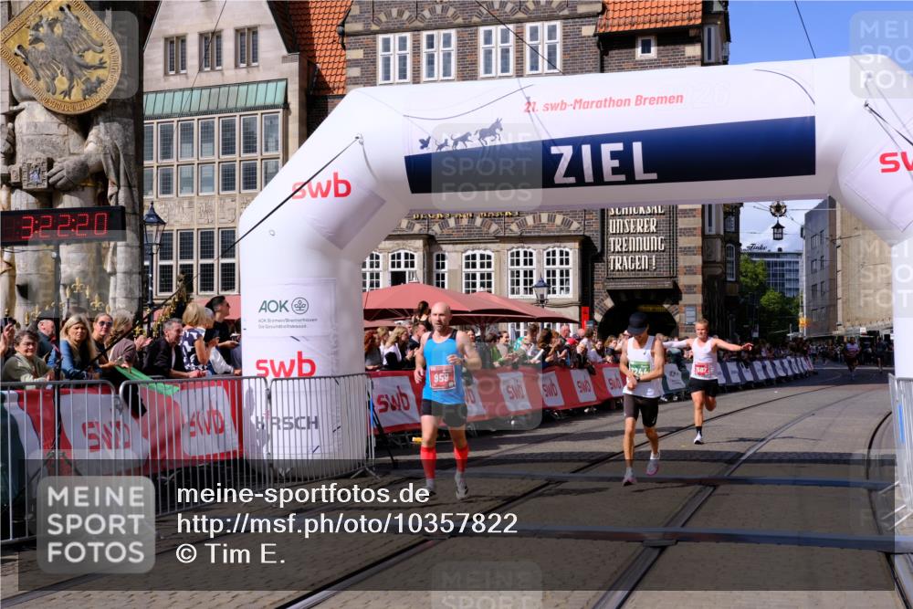 13.09.2026 - 21. swb-Marathon Bremen Tim E. http://msf.ph/oto/10357822 13.09.2026 12:53:09 Ziel 417, 553, 2100, 7244, 8077, 8729, 9522 meine-sportfotos.de
