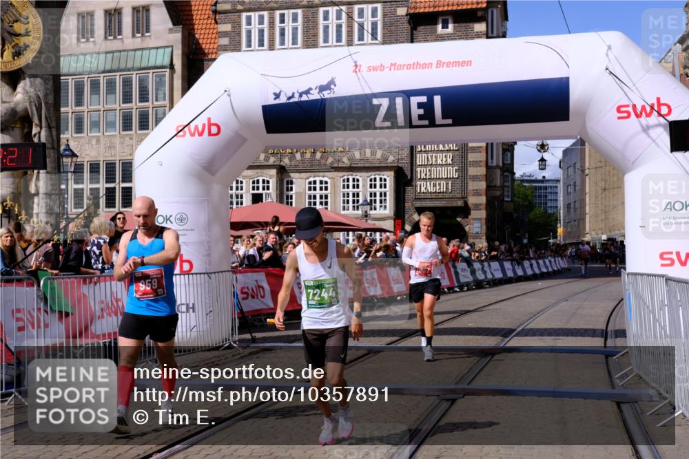 13.09.2026 - 21. swb-Marathon Bremen Tim E. http://msf.ph/oto/10357891 13.09.2026 12:53:10 Ziel 417, 553, 2100, 7244, 8077, 8729, 9522 meine-sportfotos.de