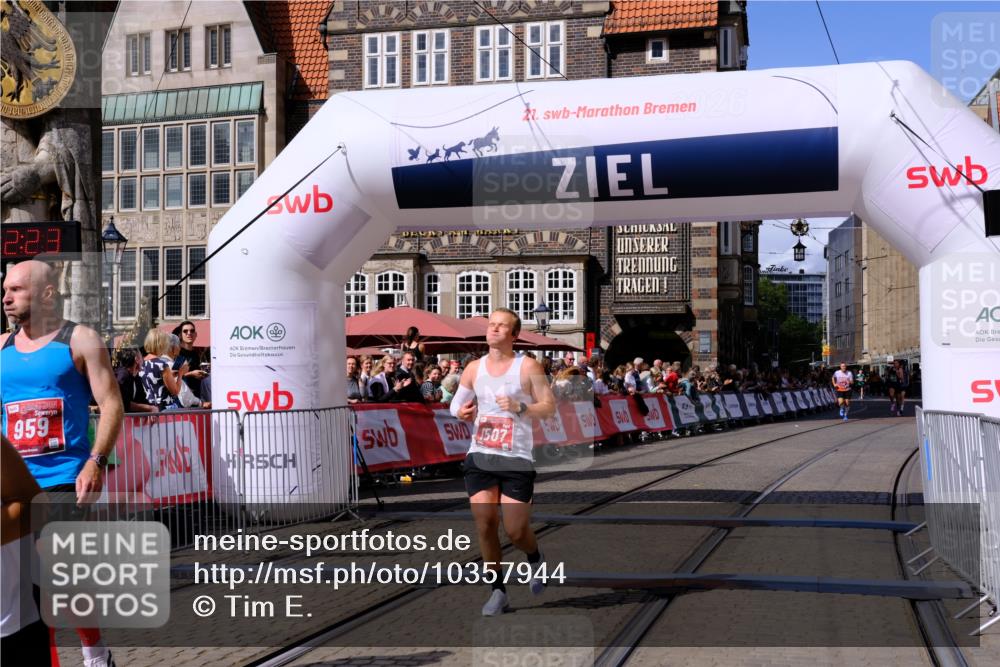 13.09.2026 - 21. swb-Marathon Bremen Tim E. http://msf.ph/oto/10357944 13.09.2026 12:53:12 Ziel 417, 553, 2100, 7244, 8077, 8729, 9522 meine-sportfotos.de