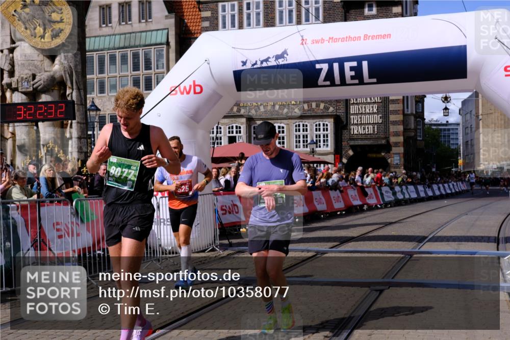 13.09.2026 - 21. swb-Marathon Bremen Tim E. http://msf.ph/oto/10358077 13.09.2026 12:53:21 Ziel 417, 2585, 7650, 8077, 9522 meine-sportfotos.de