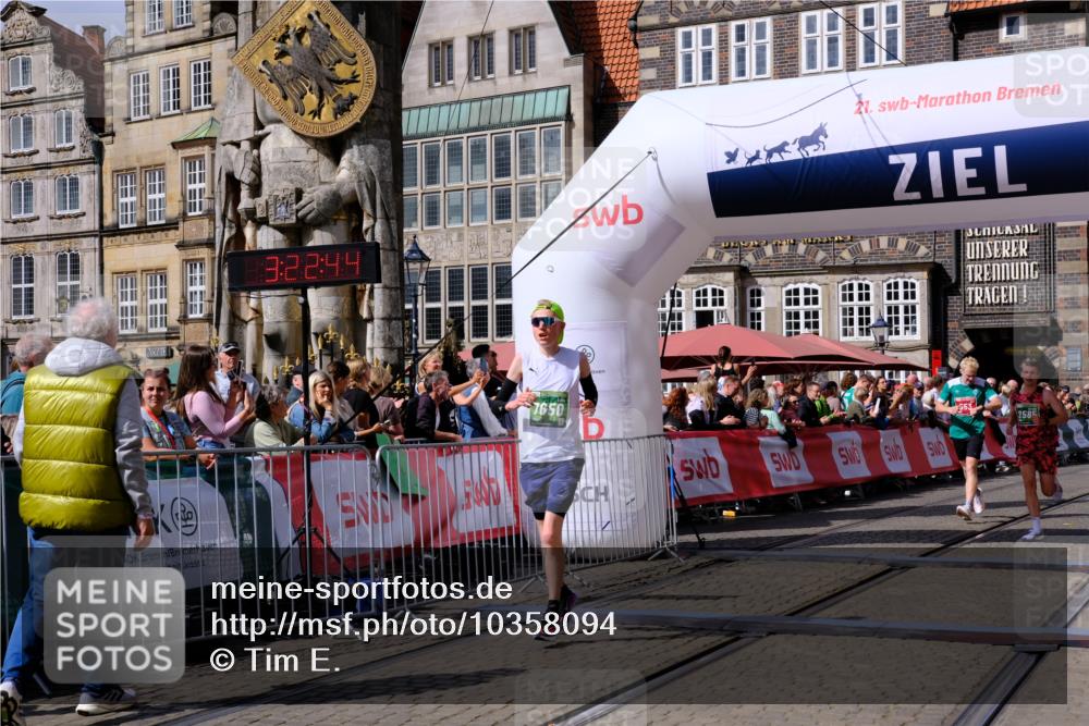 13.09.2026 - 21. swb-Marathon Bremen Tim E. http://msf.ph/oto/10358094 13.09.2026 12:53:32 Ziel 2585, 2670, 7650, 8081 meine-sportfotos.de