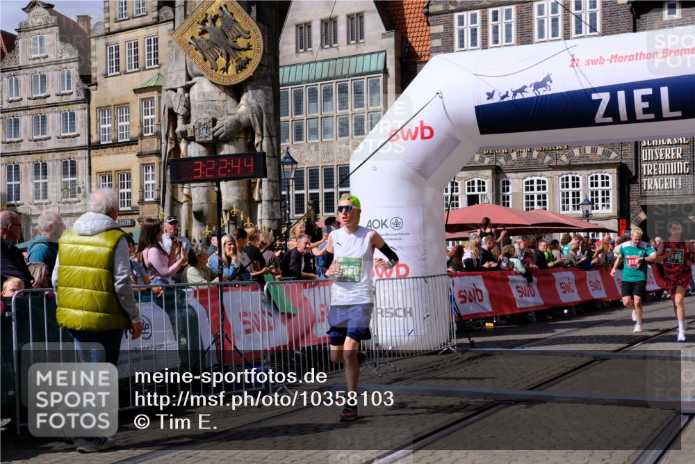 13.09.2026 - 21. swb-Marathon Bremen Tim E. http://msf.ph/oto/10358103 13.09.2026 12:53:32 Ziel 2585, 2670, 7650, 8081 meine-sportfotos.de