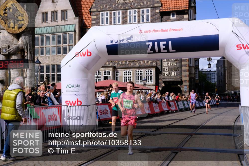 13.09.2026 - 21. swb-Marathon Bremen Tim E. http://msf.ph/oto/10358133 13.09.2026 12:53:34 Ziel 2585, 2670, 7650, 8081 meine-sportfotos.de
