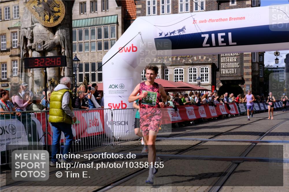13.09.2026 - 21. swb-Marathon Bremen Tim E. http://msf.ph/oto/10358155 13.09.2026 12:53:35 Ziel 2585, 2670, 7650, 8081 meine-sportfotos.de